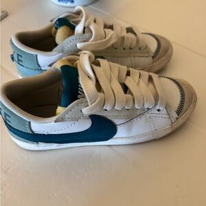 Nike White and Dark Teal Sneakers womens